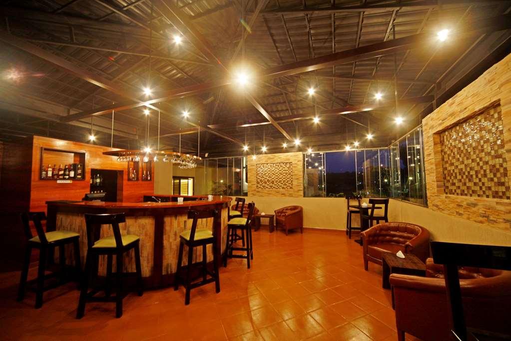 เบสต์ เวสเทิร์น พรีเมียร์ การ์เดน โฮเต็ล เอนเทบเบ Hotel เอนเทบเบ้ ร้านอาหาร รูปภาพ