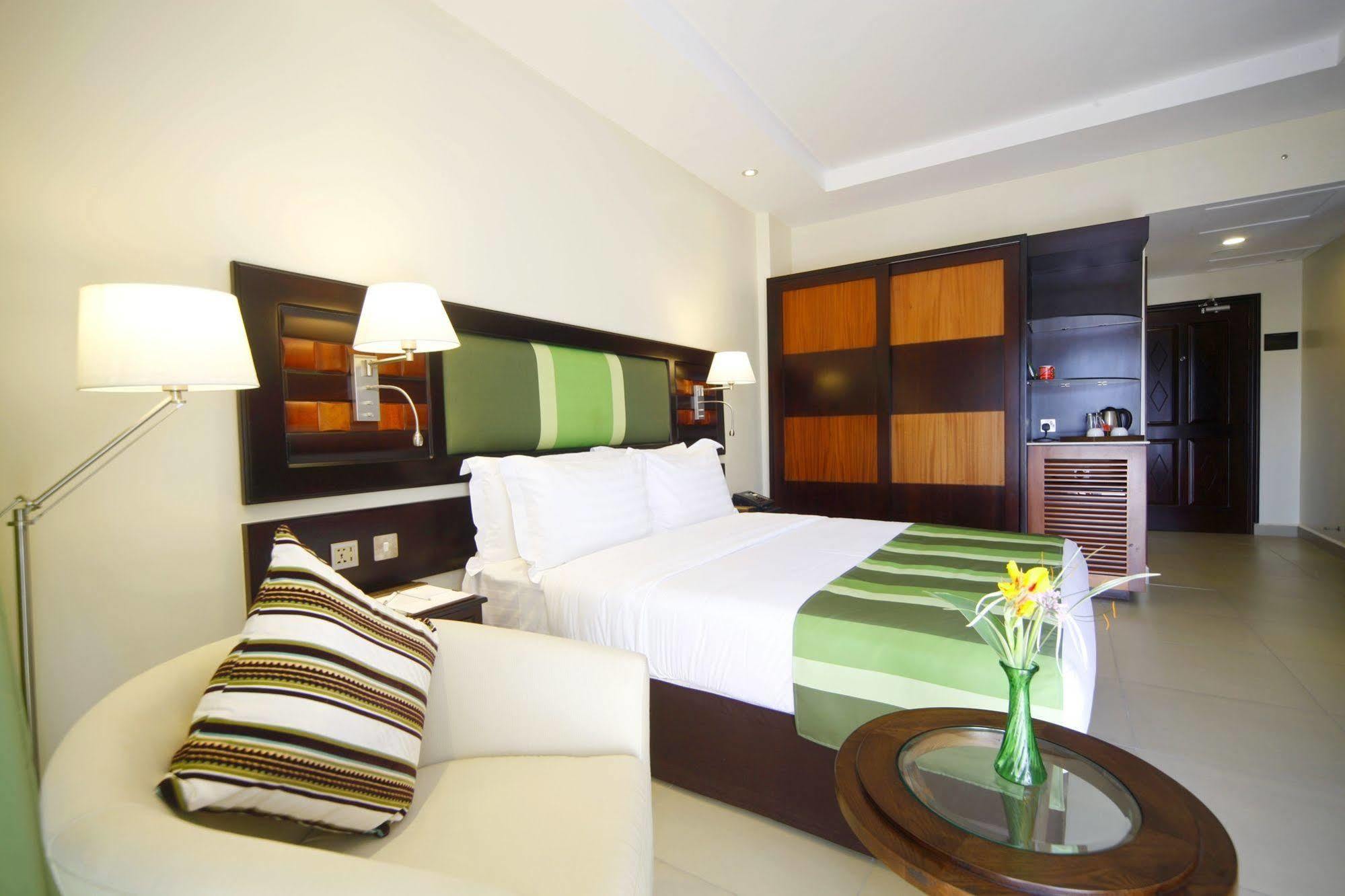 เบสต์ เวสเทิร์น พรีเมียร์ การ์เดน โฮเต็ล เอนเทบเบ Hotel เอนเทบเบ้ ภายนอก รูปภาพ